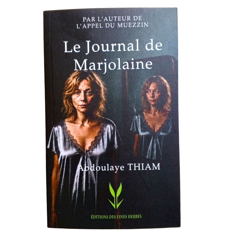 Couverture du Journal de Marjolaine : une femme en chemise de nuit devant un miroir fissuré.